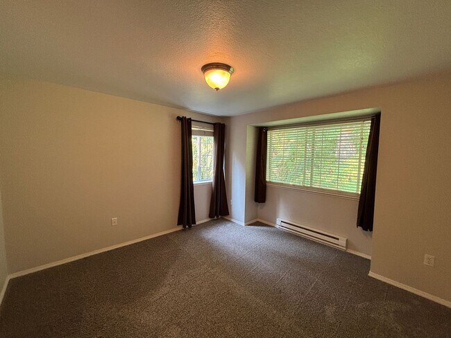 Building Photo - TWO FREE WEEKS - Country Club Condo!