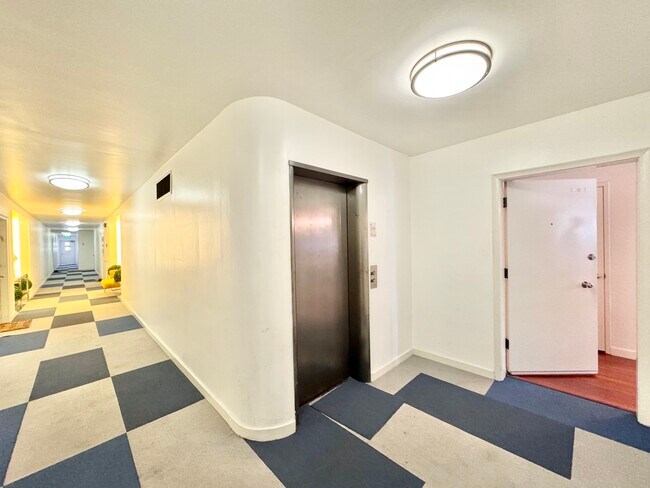 Building Photo - 10655 Wilshire Blvd