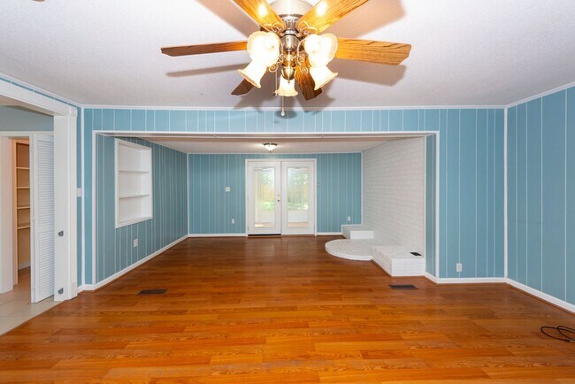 Building Photo - 3 Bedroom 2 Bath Home in Kings Grant - Sum...