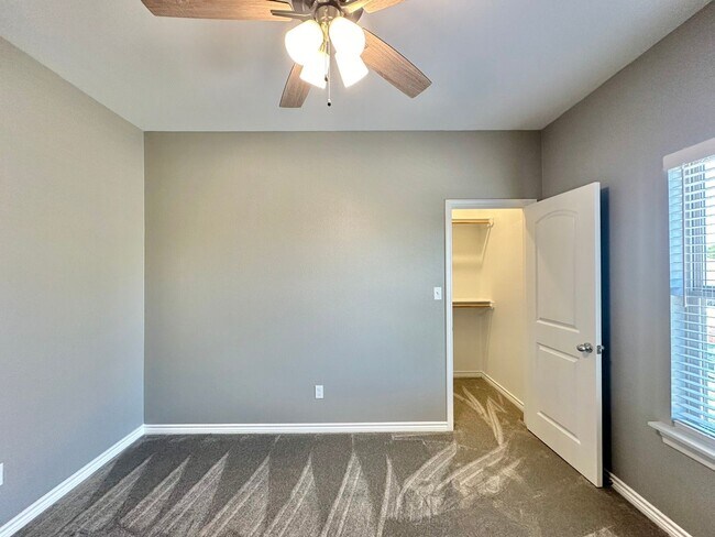Building Photo - 6213 Villa Rosa Way
