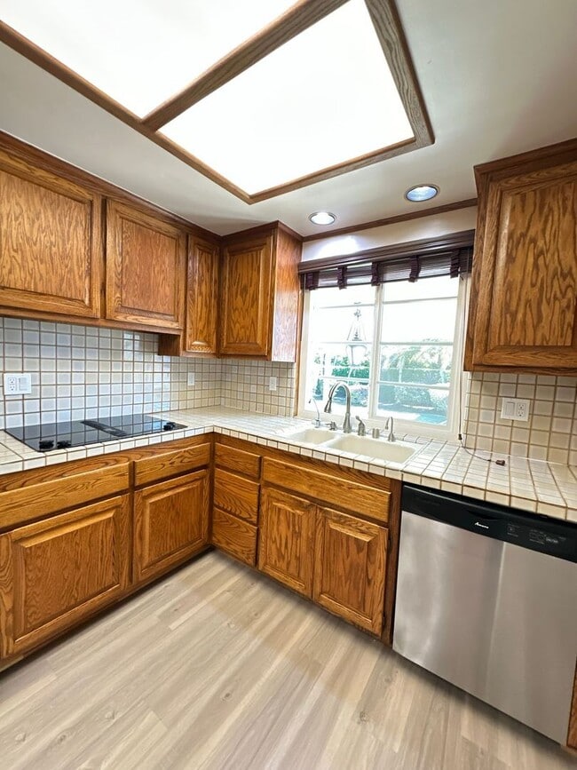 Building Photo - Lakewood 3 Bed Gorgeous House - New Paint ...