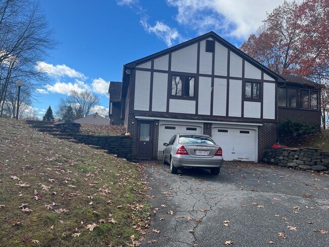 Building Photo - 93 Lantern Ln