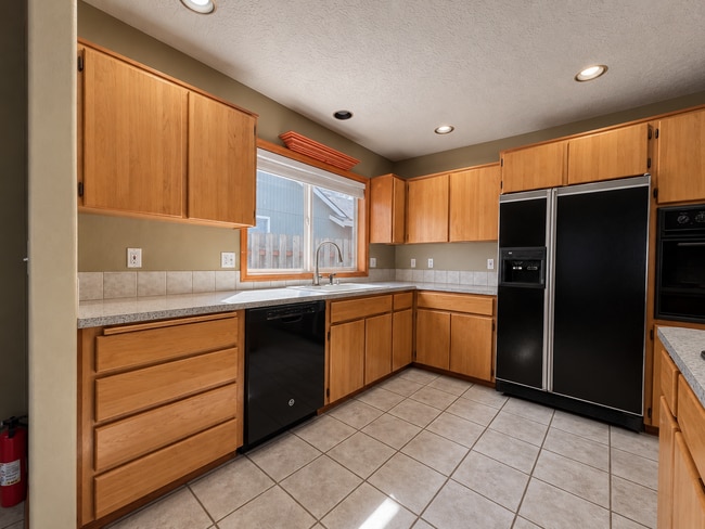 Building Photo - 17027 SW Lynnly Way