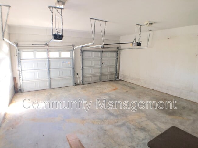 Building Photo - 25857 Linwood Rd