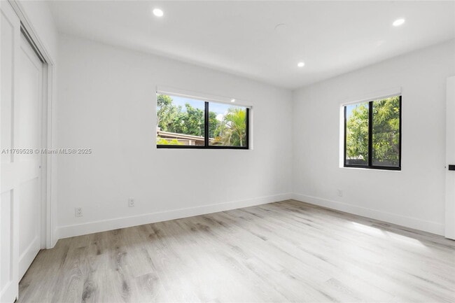Building Photo - 8550 SW 28th St