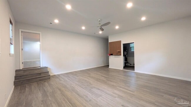 Building Photo - 5912 Sarah Dr