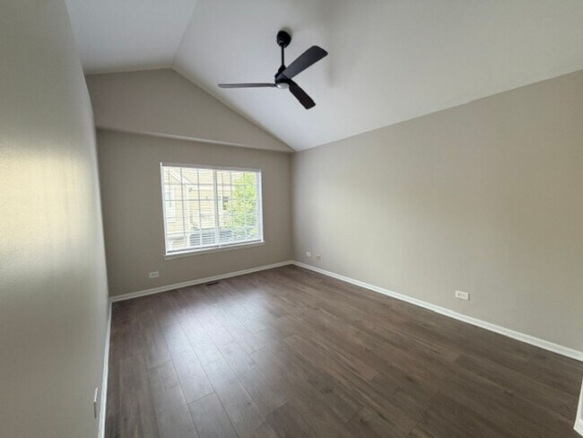Building Photo - Beautiful and cozy home with 3 bedrooms and 2 full bathrooms and finished basement