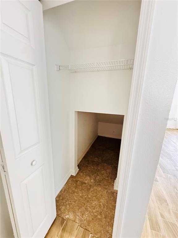 Building Photo - 2050 Corner Glen Dr