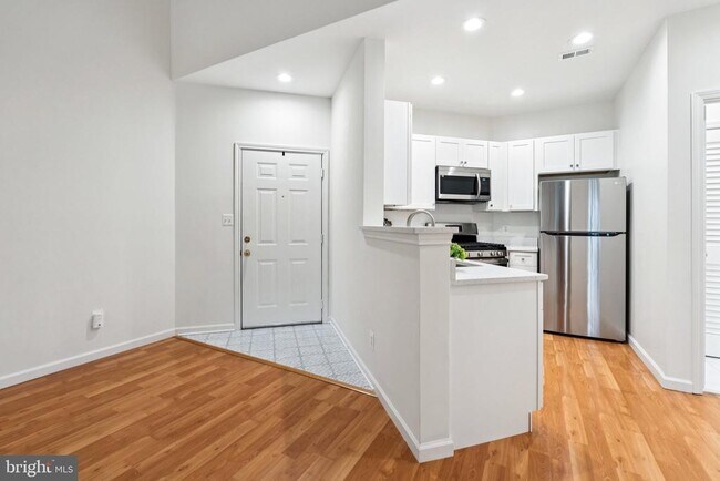 Building Photo - 13085 Autumn Woods Way