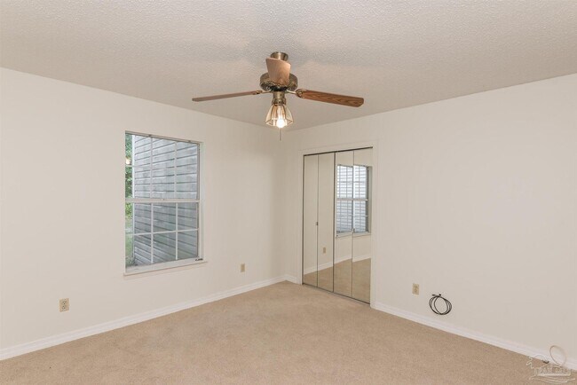 Building Photo - 1500 E Johnson Ave
