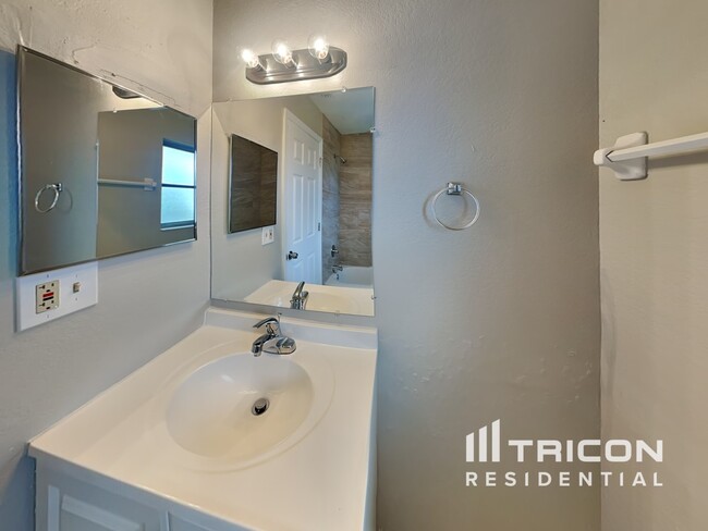 Building Photo - 20336 Peachland Blvd