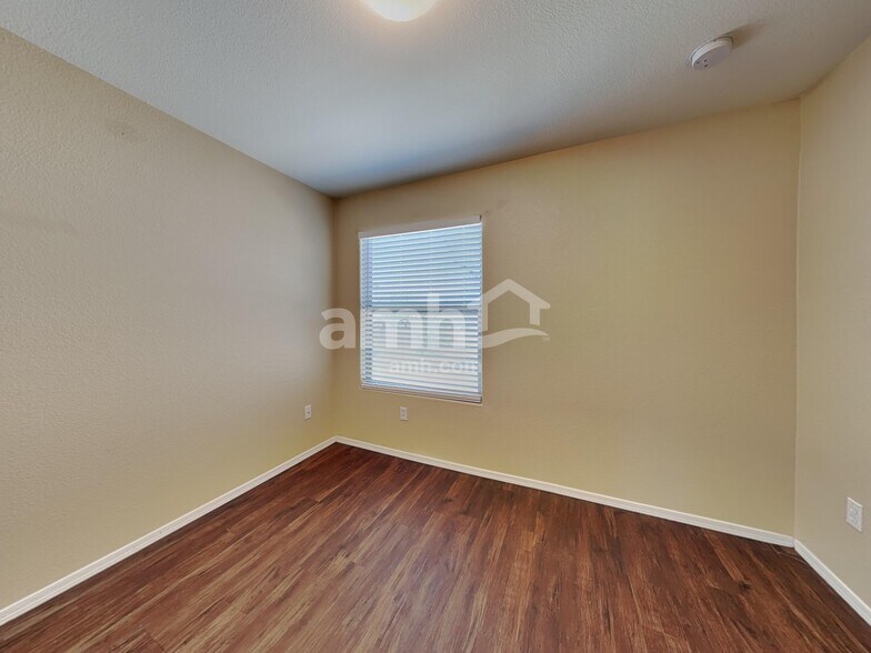 Building Photo - 2435 W Waterway Pl