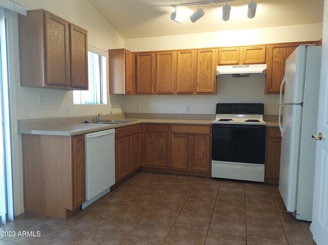 Building Photo - 5445 Los Capanos Dr