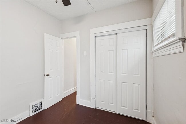 Building Photo - 2302 Saratoga Ave