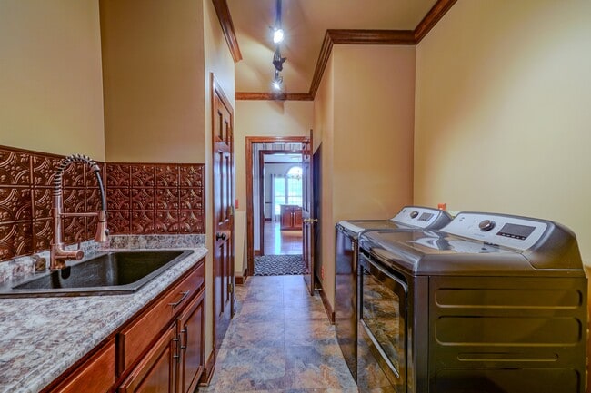 Building Photo - 107 Geers Ct