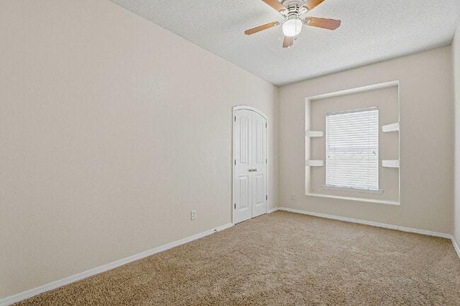 Building Photo - 4-Bedrooms in 79928 with Spacious 1757 Sq Ft – Your Home Awaits!