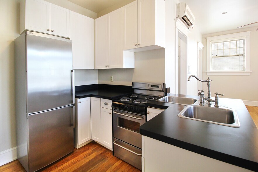 Primary Photo - Cherokee Arms