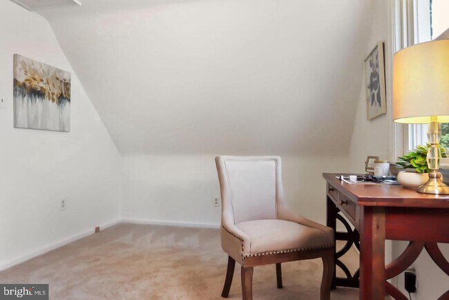 Building Photo - 9 Strathaven Dr