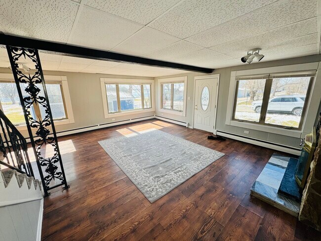 Building Photo - 42129 N 2nd Ave