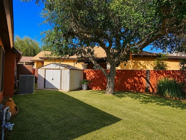 Building Photo - 233 Rancho Viejo Dr
