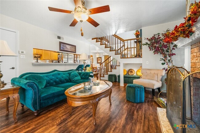 Building Photo - 619 Strings Dr