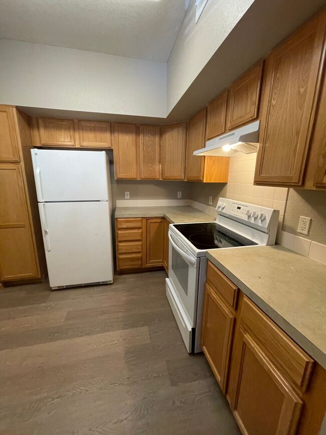 Building Photo - 3945 Landings Dr