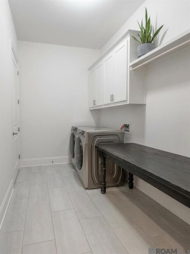 Building Photo - 3 Bedroom House in Rouzan | Community Pool