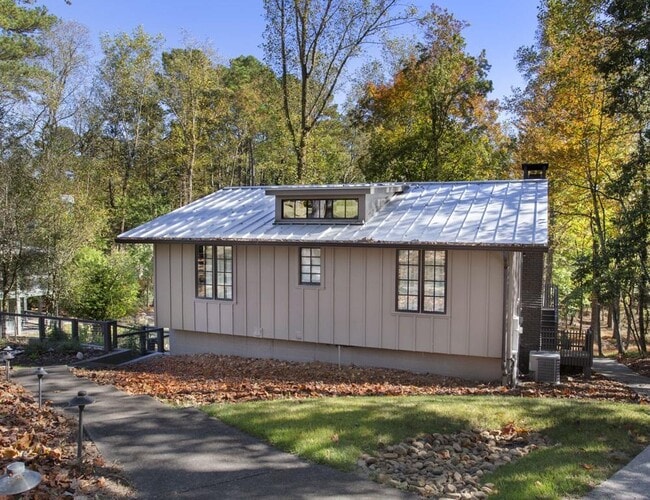 Building Photo - 8885 Bay Dr