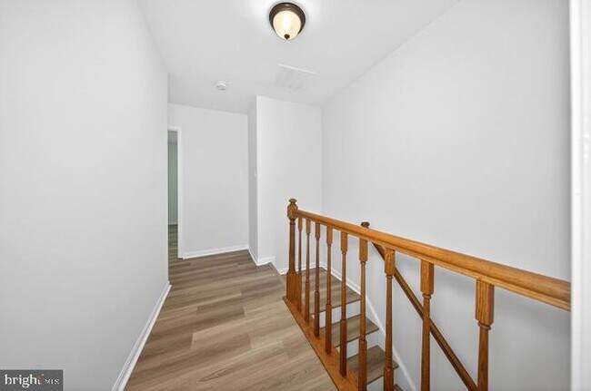 Building Photo - 4867 Carriagepark Rd