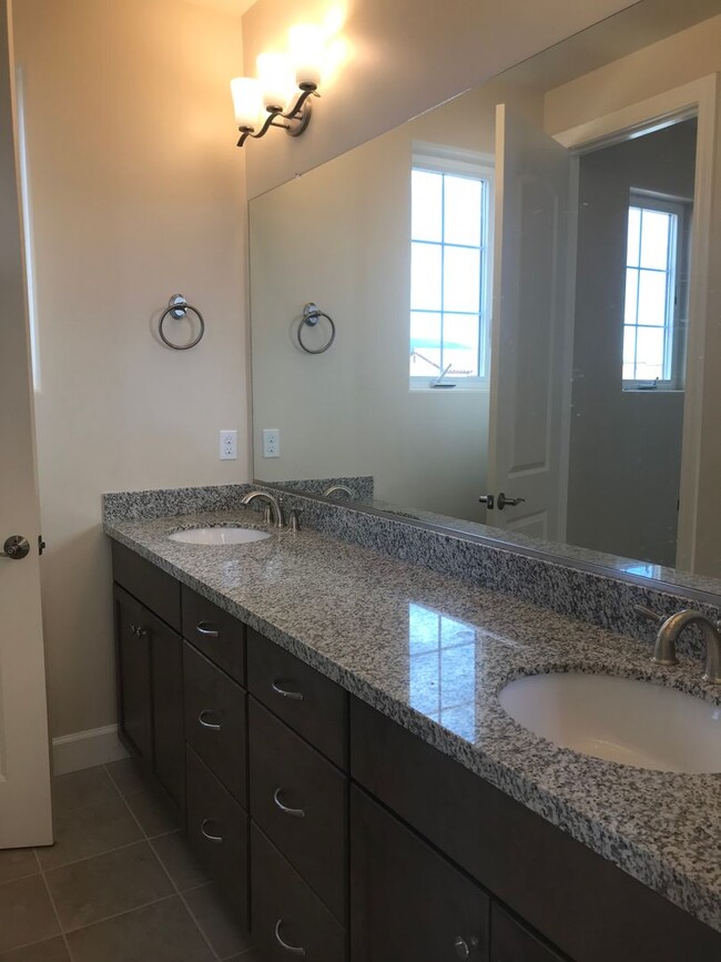 Building Photo - Spacious Home - Newer Build TOSCANO Neighb...