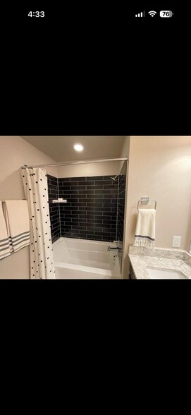 Building Photo - 2424 NW 187th Terrace