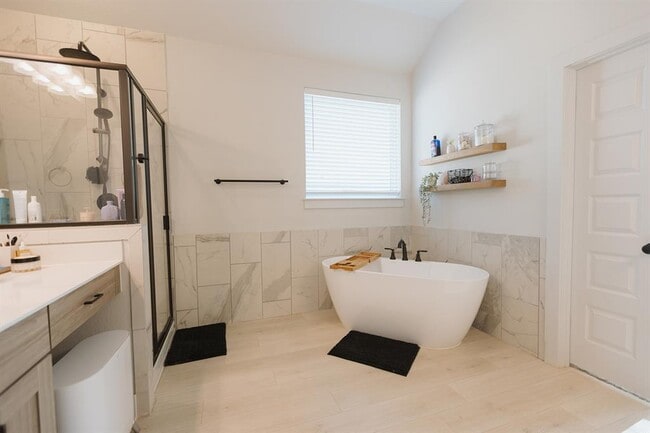 Building Photo - 808 Karst Cv