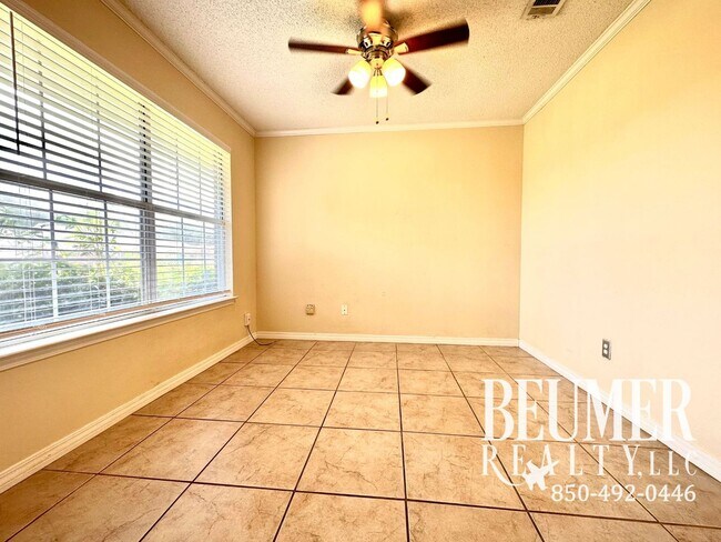 Building Photo - Beautiful 3Bed/2Bath Home Close to Correy ...