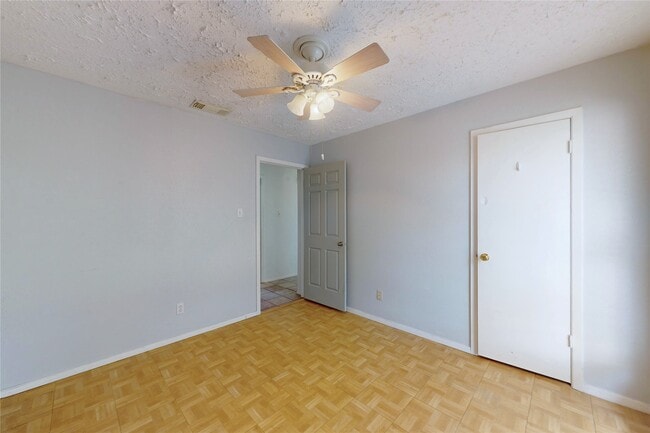 Building Photo - 2711 Heritage Colony Dr