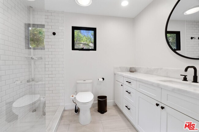 Building Photo - 2065 Watsonia Terrace