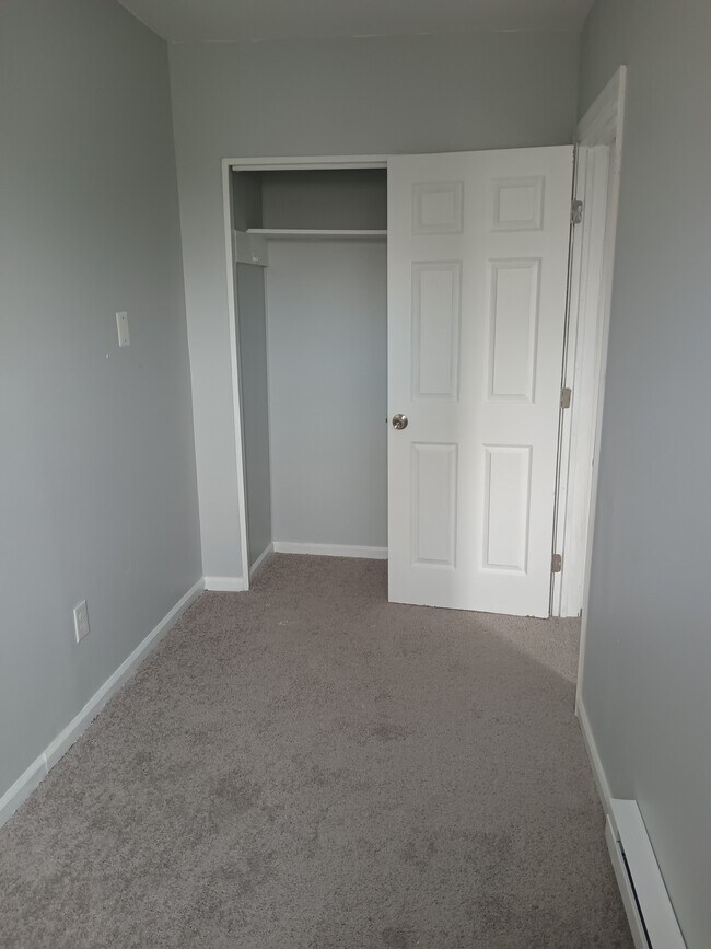 2nd bedroom 2 - 2870 W Garrison Ave