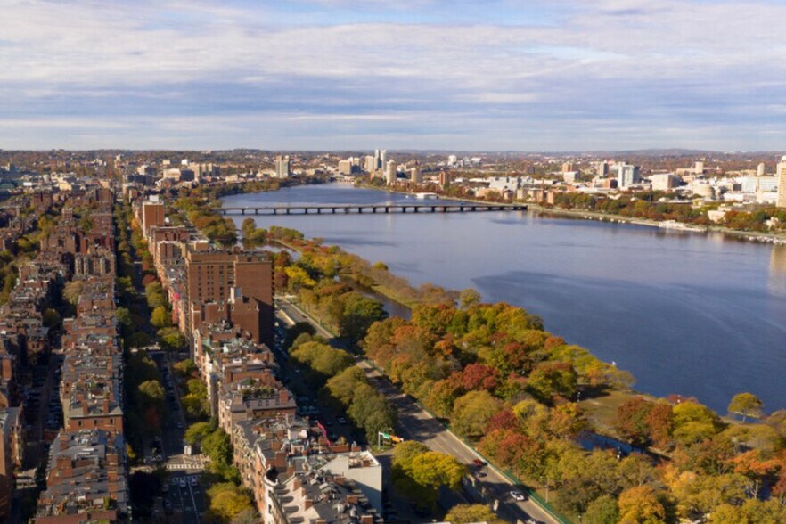 Building Photo - 812 Memorial Dr