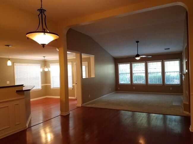 Building Photo - 167 Pond Oak Ln