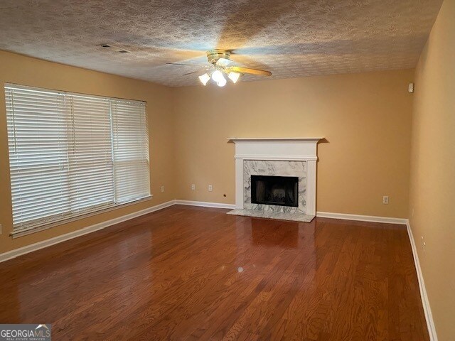 Building Photo - 615 Autumn Leaf Cir