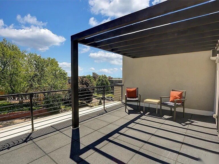 Building Photo - 2713 Grove St