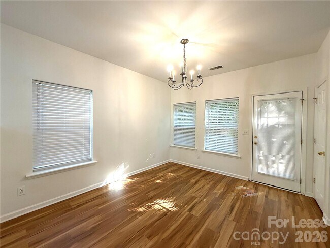 Building Photo - 4058 Glenlea Commons Dr