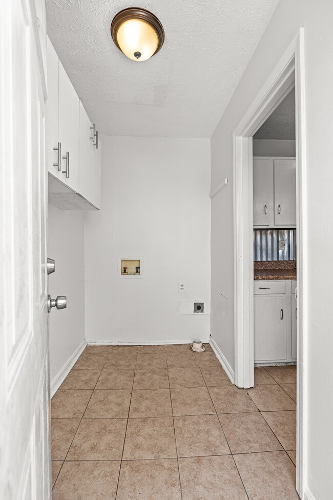 Building Photo - 289 Osage Ct