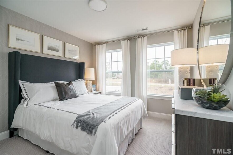 Building Photo - 2806 Austin Fls Sta