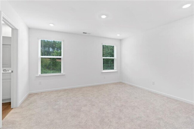 Building Photo - 828 Evergreen Rd