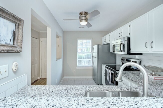 Building Photo - Discover this beautifully updated Raintree townhome featuring an open floor plan and a range of c...