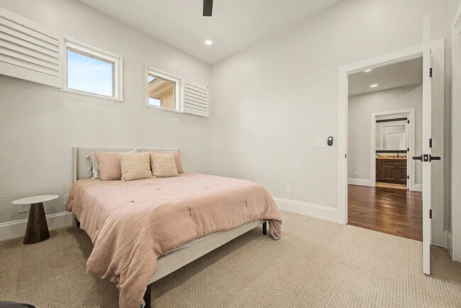 Building Photo - 7262 E Woodsage Ln