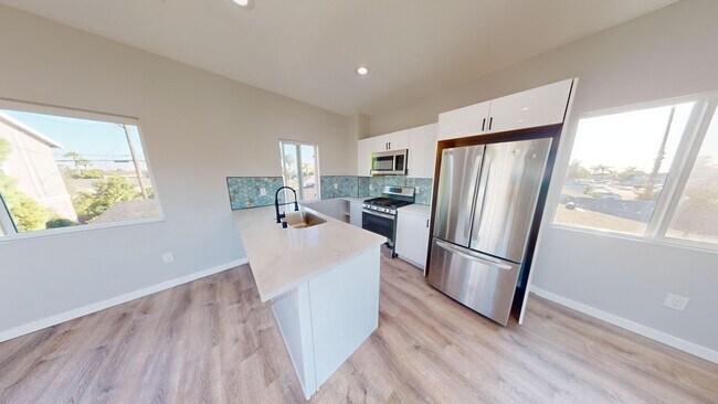Building Photo - Modern 4 Bed 2 Bath House on Mary Lane!! (...