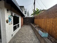 Building Photo - 3 Bedroom house two blocks from the shell ...
