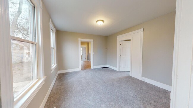 Building Photo - 3218-22 Walton