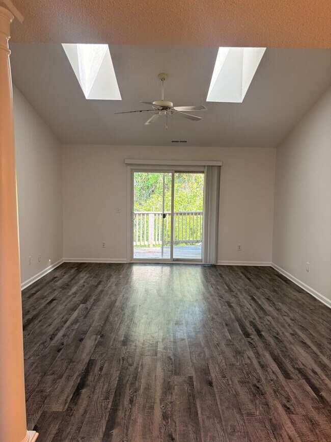 Building Photo - 4617 McClelland Dr